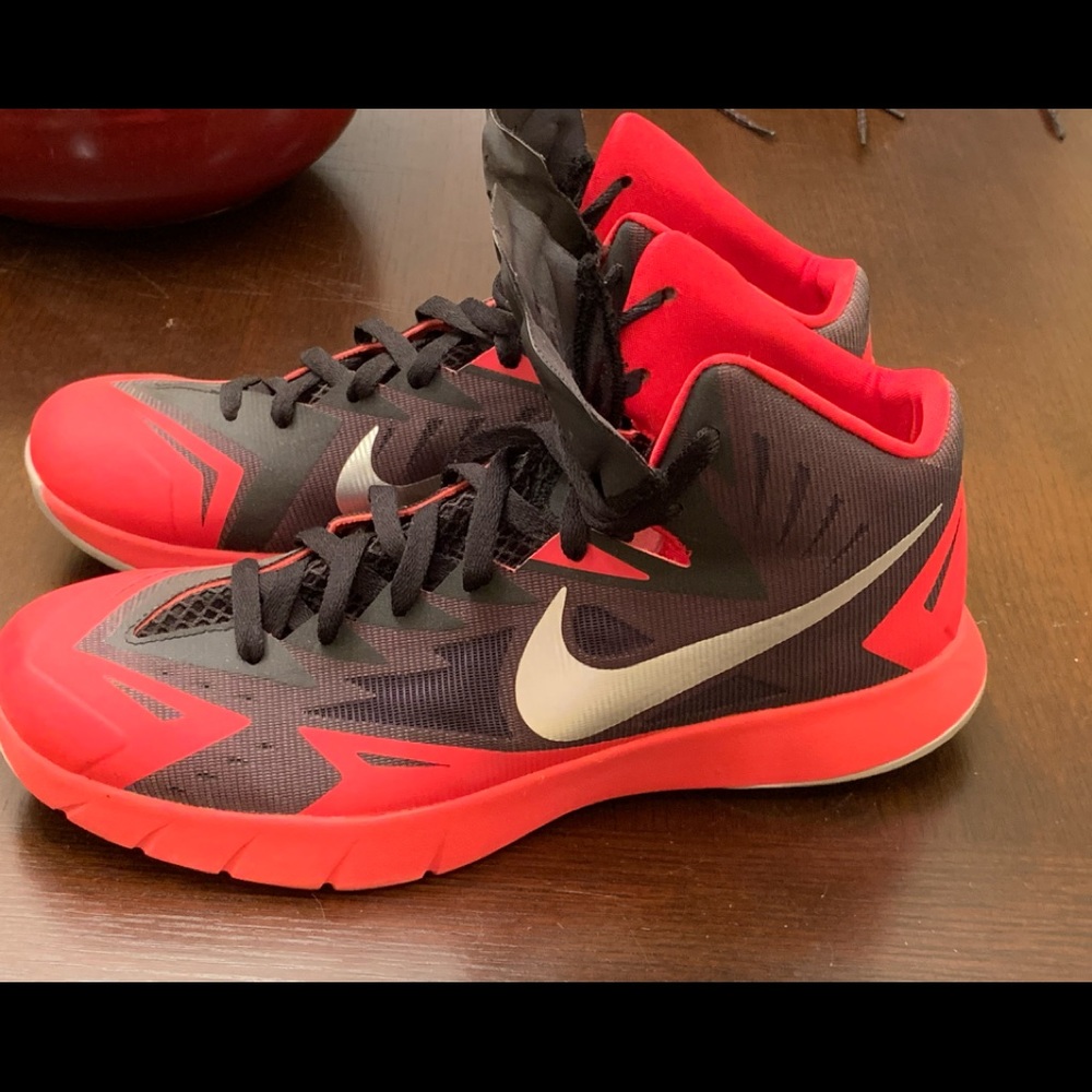 Nike men’s basketball shoes size 11